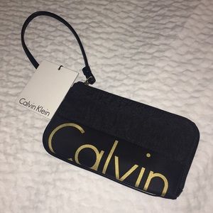 ✨Calvin Klein Wristlet